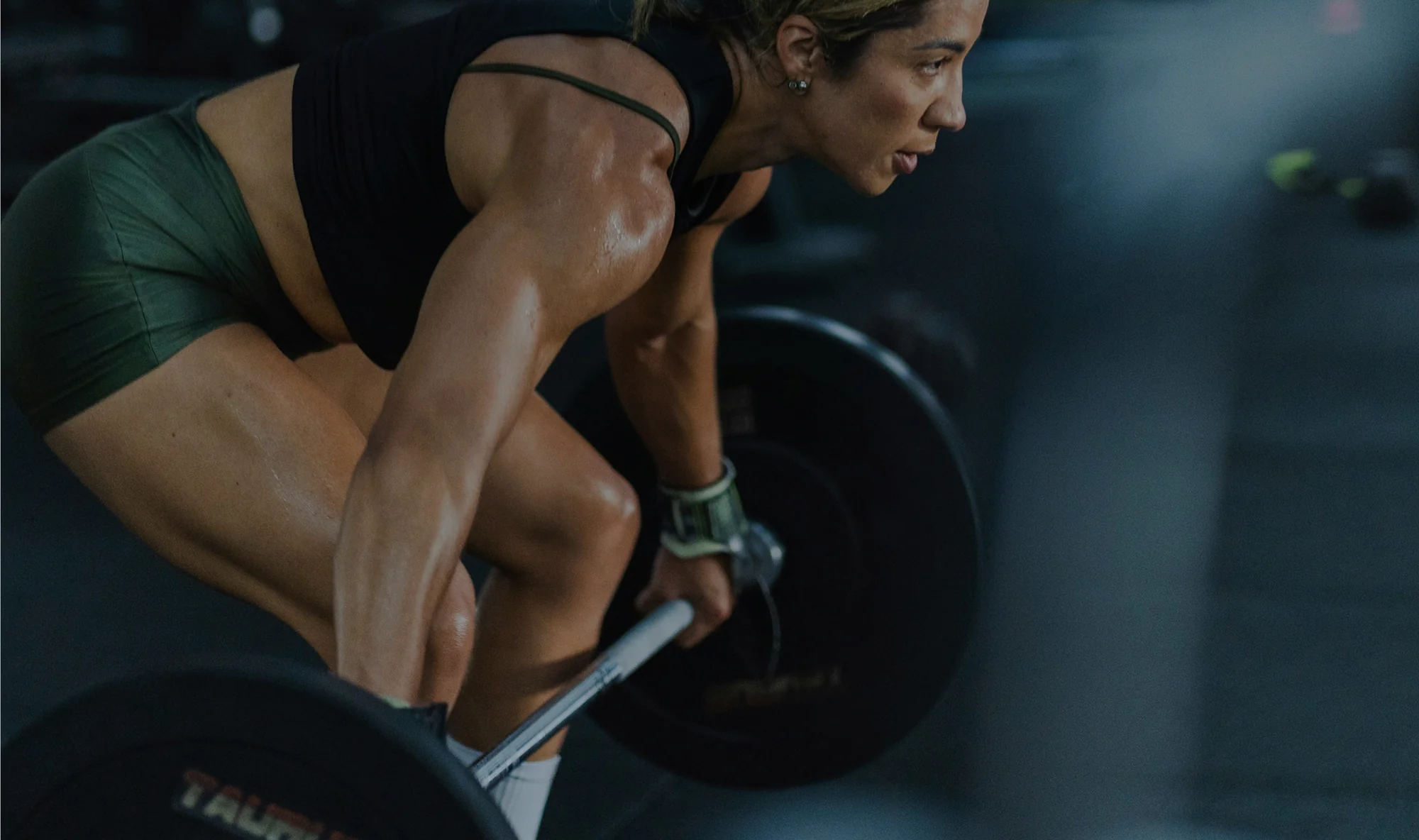 Alumno entrenando fuerza funcional en HybridLab